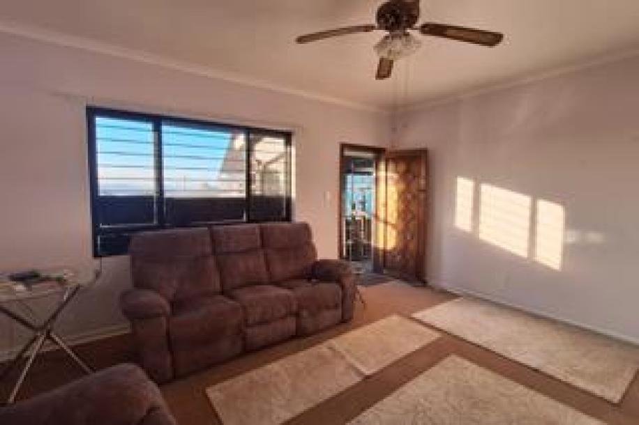 3 Bedroom House to Rent in Bluff-8