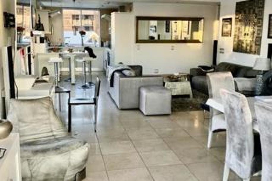 2 Bedroom Apartment / Flat to Rent in Cape Town City Centre-4